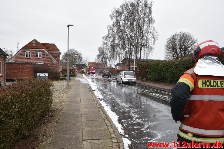 Større forurening Benzinudslip. Hjelmdrupvej i Egtved. 06/01-2019. KL. 10:55.