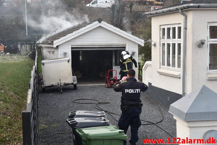 Brand i Villa. Ibæk Strandvej i Vejle. 25/01-2019. Kl. 09:21.