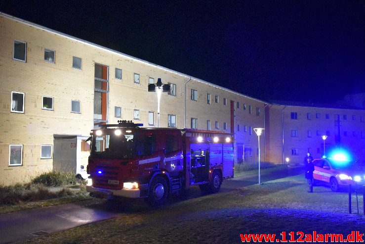 Brand i Etageejendom. Løget Høj 8 i Løget. 29/01-2019. Kl. 00:49.