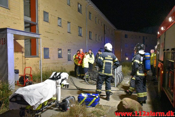 Brand i Etageejendom. Løget Høj 8 i Løget. 29/01-2019. Kl. 00:49.