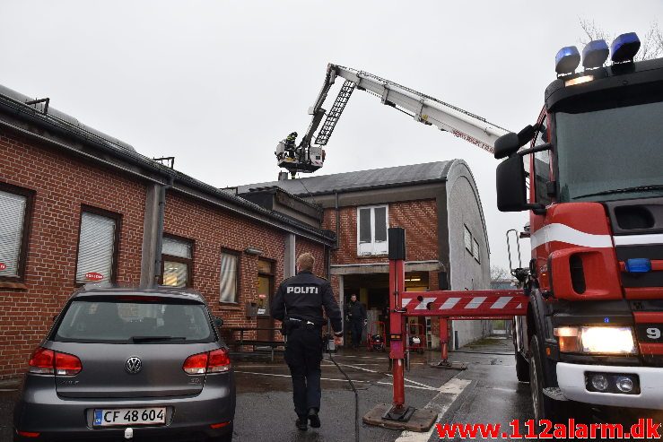 Brand i Industri. Jægervænget i Vejle. 04/02-2019. Kl. 08:41.