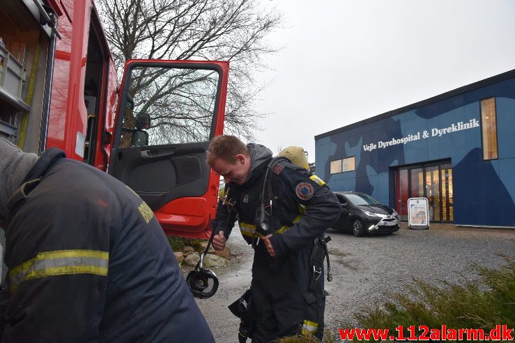 Brand i Industri. Jægervænget i Vejle. 04/02-2019. Kl. 08:41.