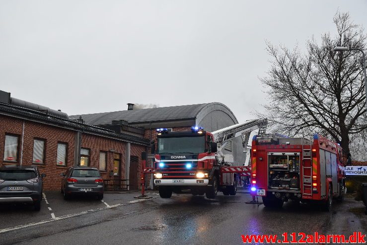 Brand i Industri. Jægervænget i Vejle. 04/02-2019. Kl. 08:41.