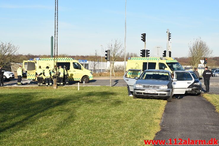 FUH med fastklemte. Fredericiavej i Vejle. Kl. 15:04. 15/02-2019.