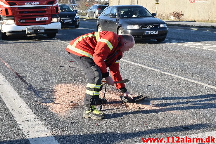 FUH med fastklemte. Fredericiavej i Vejle. Kl. 15:04. 15/02-2019.