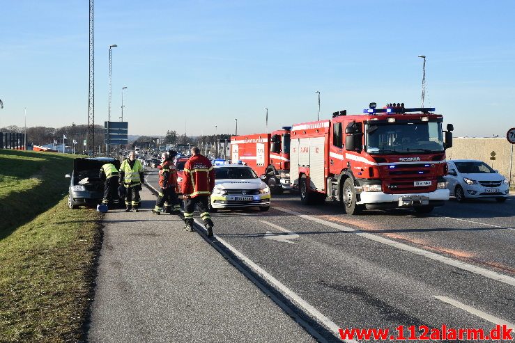 FUH med fastklemte. Fredericiavej i Vejle. Kl. 15:04. 15/02-2019.