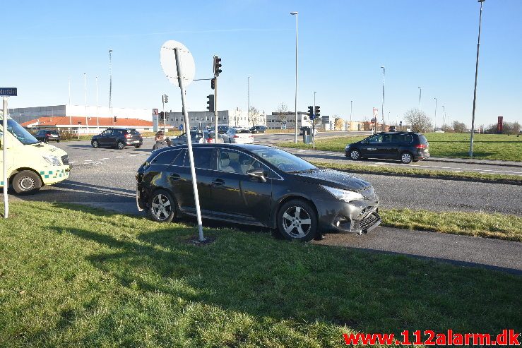 FUH med fastklemte. Fredericiavej i Vejle. Kl. 15:04. 15/02-2019.