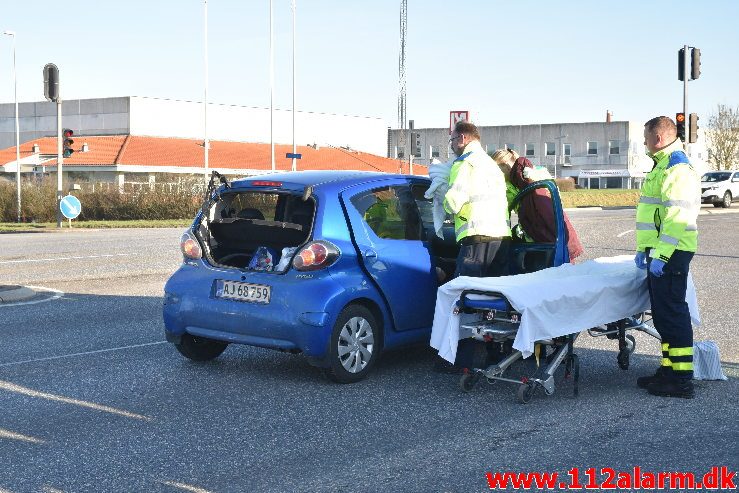 FUH med fastklemte. Fredericiavej i Vejle. Kl. 15:04. 15/02-2019.