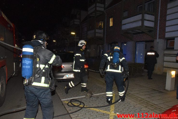 Brand i Etageejendom. Valdemarsgade 10 i Vejle. 20/03-2019. Kl. 21:10.