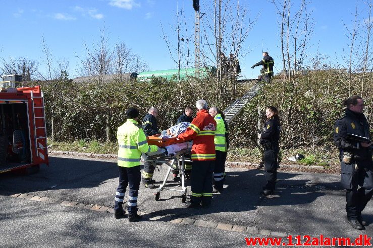 Kvinde havnet i tjørnebuske. Jernbanegade i Vejle. 31/03-2019. KL. 11:41.