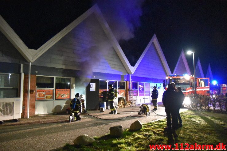 Brand i Pizza Butik. Bredballe Center i Vejle ø. 31/03-2019. K. 21:55.