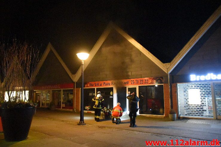 Brand i Pizza Butik. Bredballe Center i Vejle ø. 31/03-2019. K. 21:55.