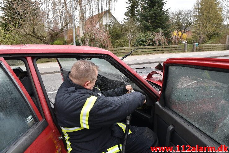 Alfa Romeo gik op i flammer. Vester Engvej i Vejle. 10/04-2019. Kl. 14:33.