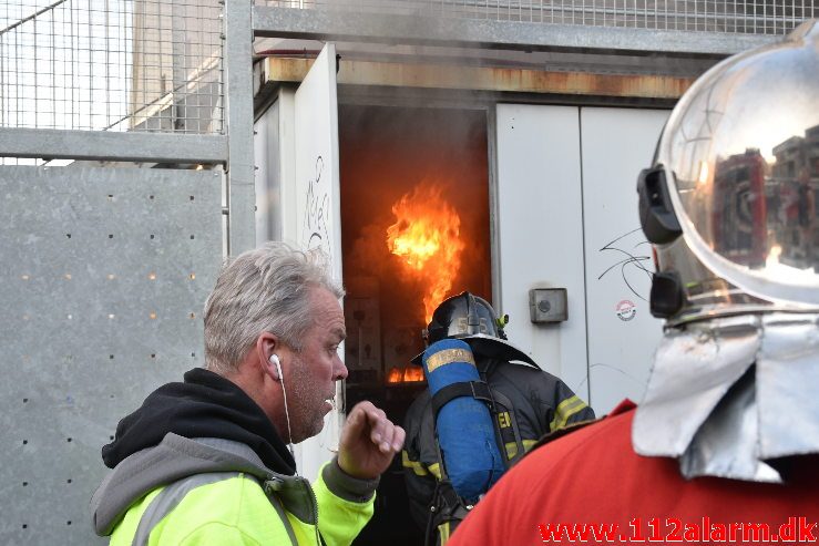 Ild i transformatorstation. Holmen i Vejle. 11/04-2019. Kl. 18:15.