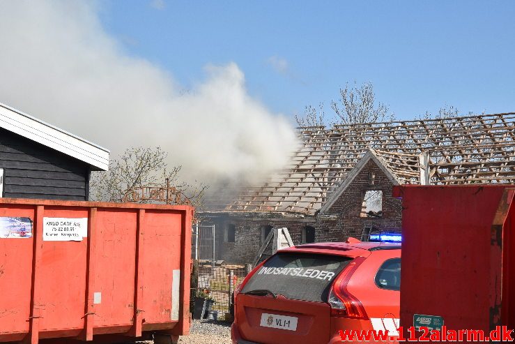 Gårdbrand. Rugstedvej ved Ødsted. 13/04-2019. Kl. 11:45.