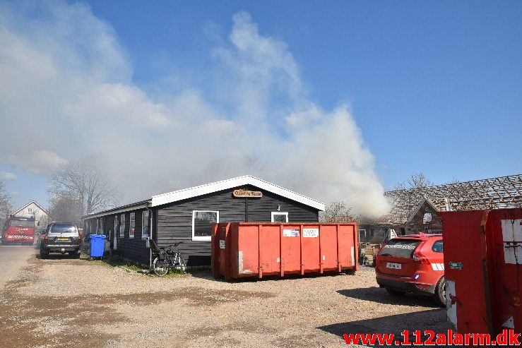 Gårdbrand. Rugstedvej ved Ødsted. 13/04-2019. Kl. 11:45.