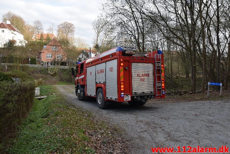 Ild i kolonihavehuset. Mølholmsdammen i Vejle. 13/04-2019. Kl. 18:04.