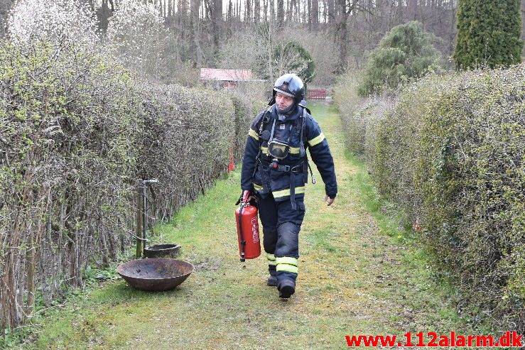 Ild i kolonihavehuset. Mølholmsdammen i Vejle. 13/04-2019. Kl. 18:04.