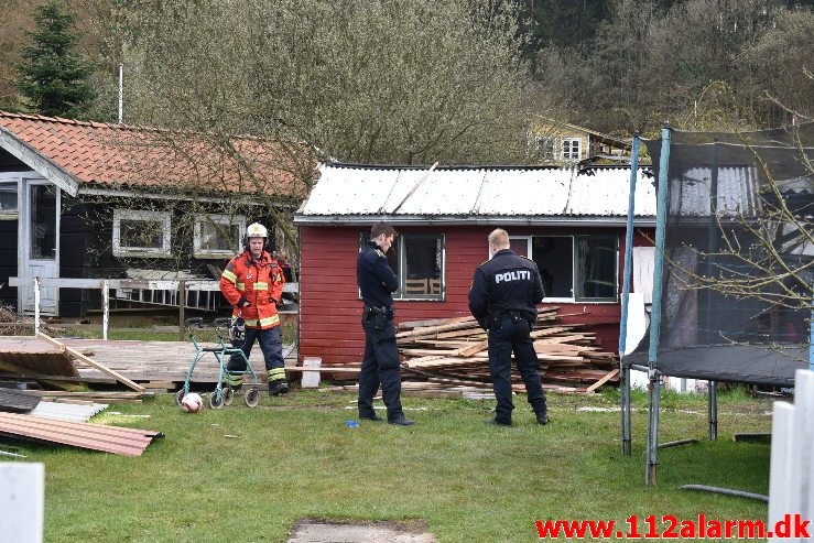 Ild i kolonihavehuset. Mølholmsdammen i Vejle. 13/04-2019. Kl. 18:04.