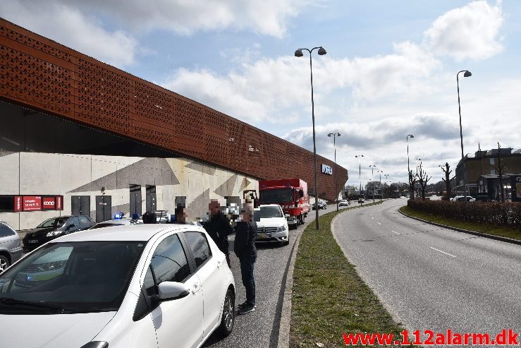 Motorcyklist nåede ikke at bremse. Damhaven i Vejle. 14/04-2019. Kl. 11:16.