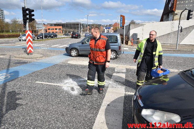 Motorcyklist nåede ikke at bremse. Damhaven i Vejle. 14/04-2019. Kl. 11:16.