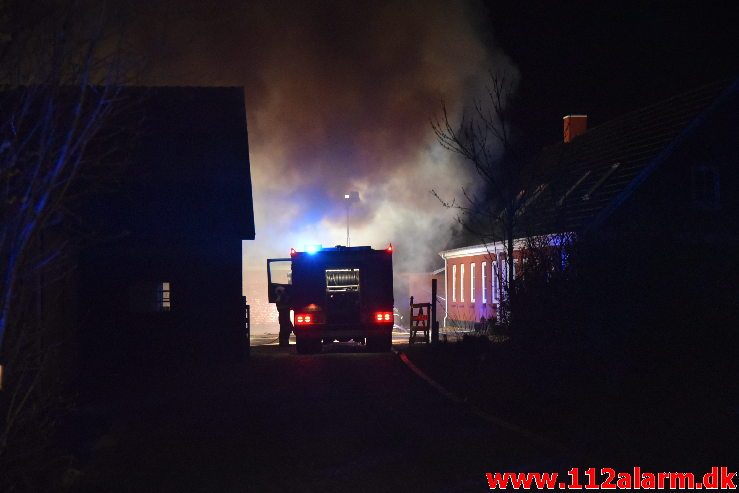 Gårdbrand. Fløjsteupvej i Fløjstrup. 16/04-2019. Kl. 22:46.