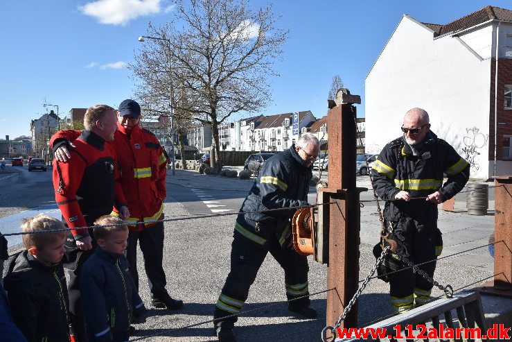 Øvelse i Åen. Dæmningen i Vejle. 16/04-2019. Kl. 9:30.