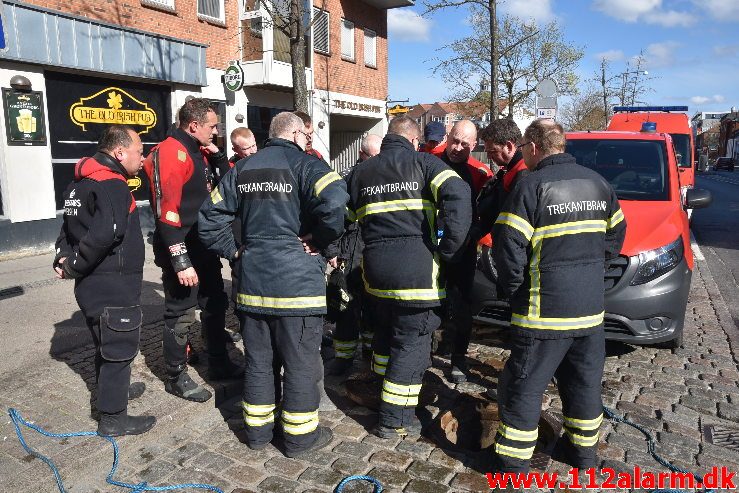 Øvelse i Åen. Dæmningen i Vejle. 16/04-2019. Kl. 9:30.