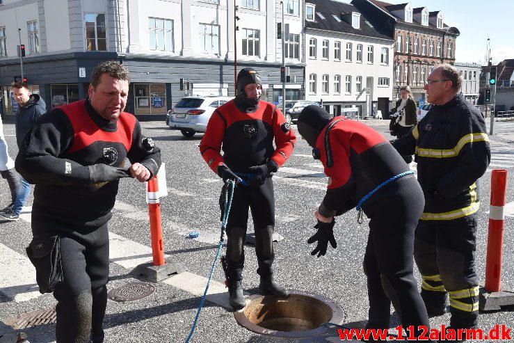 Øvelse i Åen. Dæmningen i Vejle. 16/04-2019. Kl. 9:30.