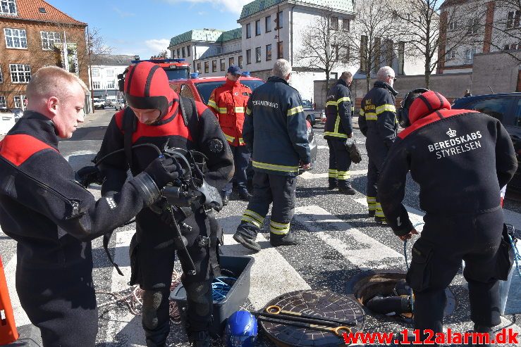 Øvelse i Åen. Dæmningen i Vejle. 16/04-2019. Kl. 9:30.