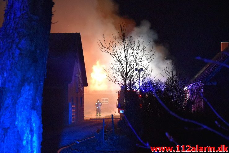 Gårdbrand. Fløjsteupvej i Fløjstrup. 16/04-2019. Kl. 22:46.