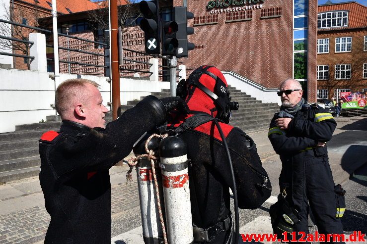 Øvelse i Åen. Dæmningen i Vejle. 16/04-2019. Kl. 9:30.