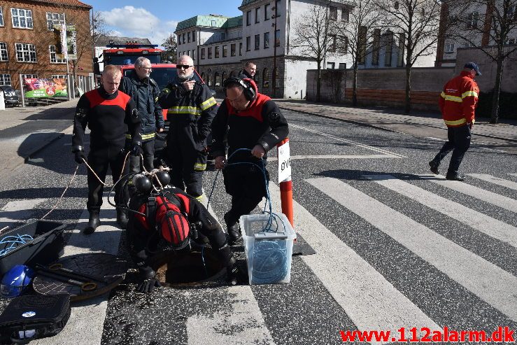 Øvelse i Åen. Dæmningen i Vejle. 16/04-2019. Kl. 9:30.