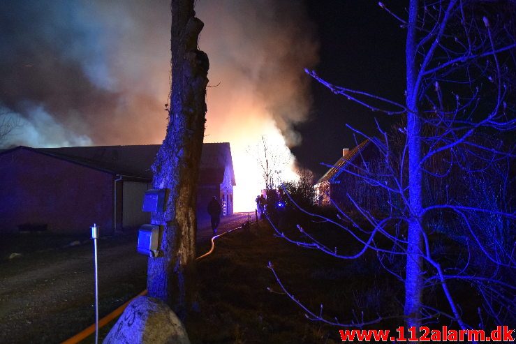 Gårdbrand. Fløjsteupvej i Fløjstrup. 16/04-2019. Kl. 22:46.