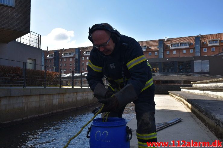 Øvelse i Åen. Dæmningen i Vejle. 16/04-2019. Kl. 9:30.