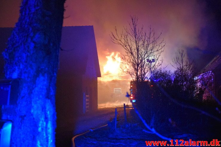 Gårdbrand. Fløjsteupvej i Fløjstrup. 16/04-2019. Kl. 22:46.