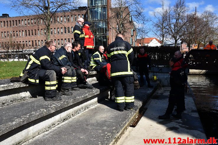 Øvelse i Åen. Dæmningen i Vejle. 16/04-2019. Kl. 9:30.