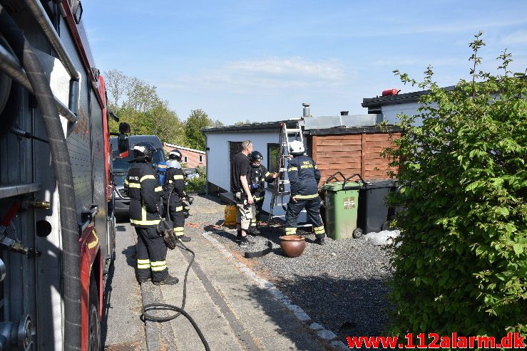 Mindre bygningsbrand. Højbovej i Vejle. 30/04-2019. Kl. 16:02.