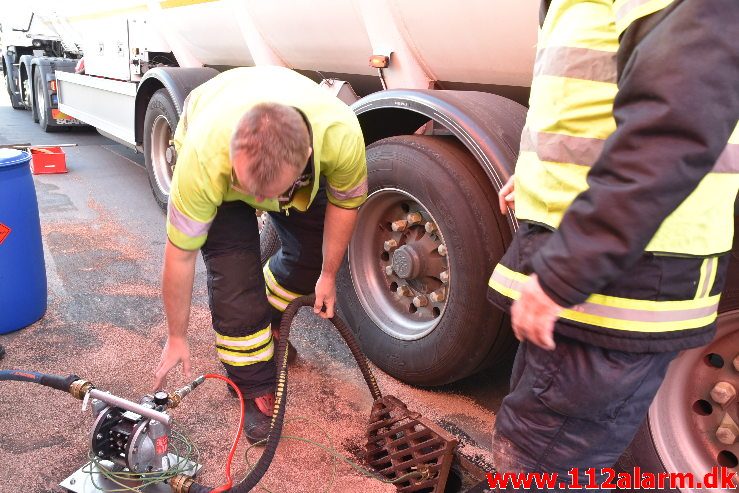 Større olieudslip. Boeskærvej i Vejle. 12/05-2019. KL. 17:56.