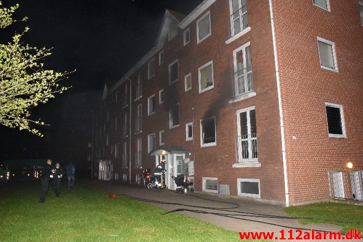 Brand i Etageejendom. Pilevænget i Vejle. 13/05-2019. KL. 02:07.