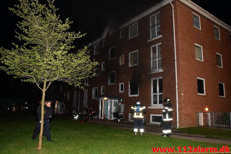 Brand i Etageejendom. Pilevænget i Vejle. 13/05-2019. KL. 02:07.