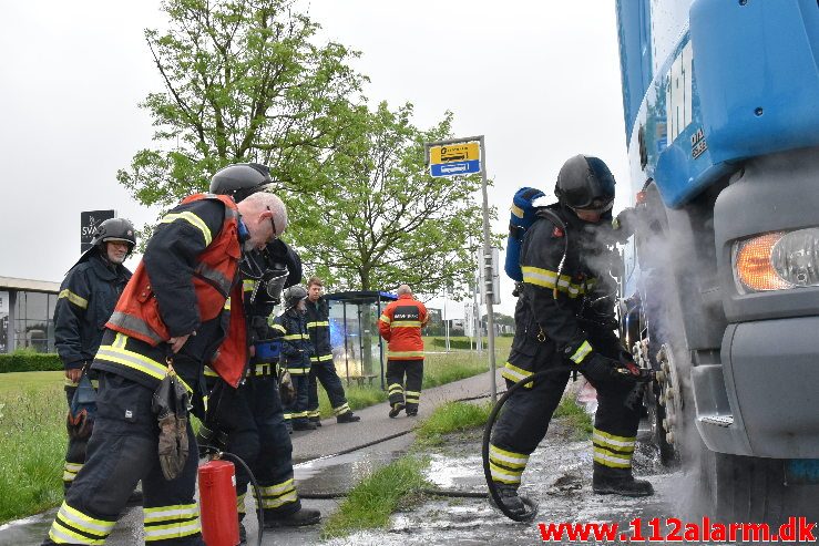 Brand i Lastbil. Horsensvej i Vejle. 31/05-2019. KL. 07:43.