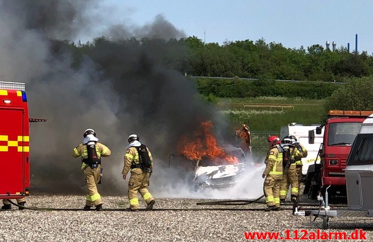 Brand i Personbil og Campingvogn. Energivej i Hedensted. 02/06-2019. KL. 14:46.