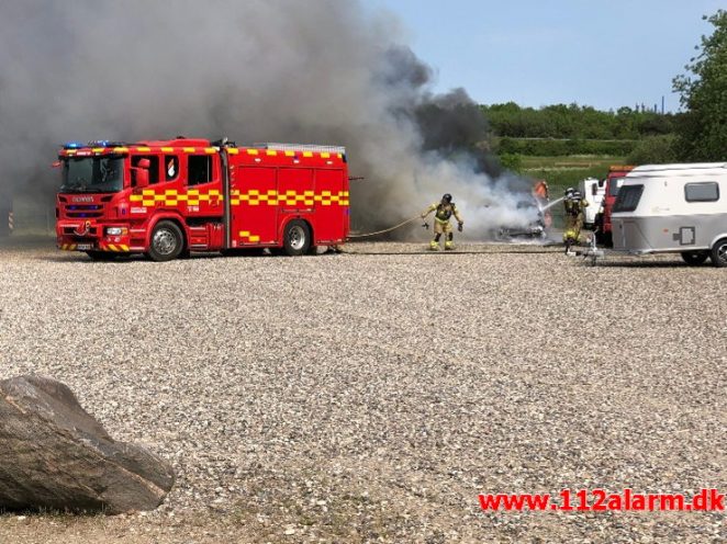 Brand i Personbil og Campingvogn. Energivej i Hedensted. 02/06-2019. KL. 14:46.