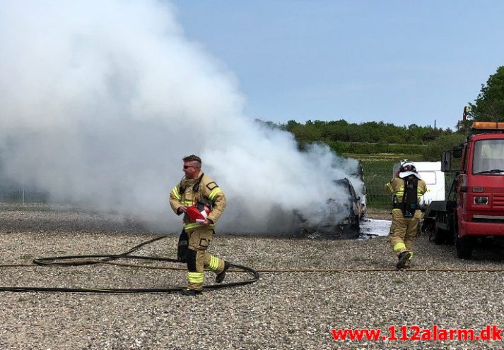 Brand i Personbil og Campingvogn. Energivej i Hedensted. 02/06-2019. KL. 14:46.