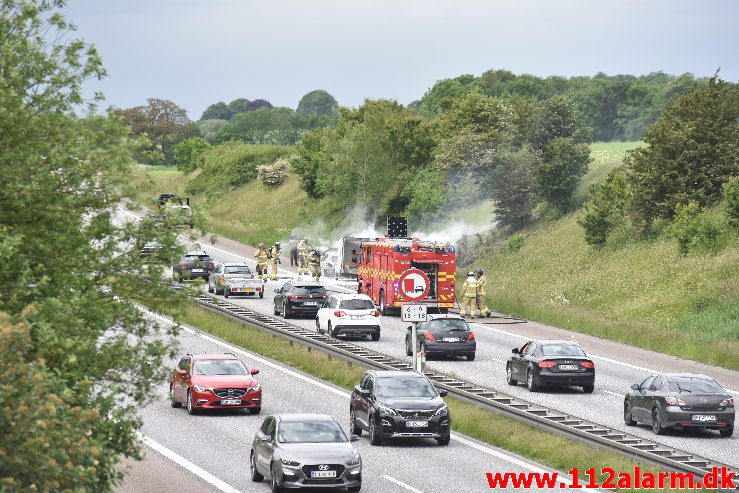 Bilbrand. Motorvejen E45 mellem Hedensted og Vejle. 08/06-2019. Kl. 11:55.