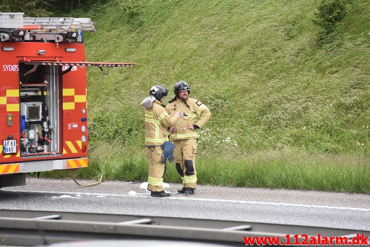 Bilbrand. Motorvejen E45 mellem Hedensted og Vejle. 08/06-2019. Kl. 11:55.