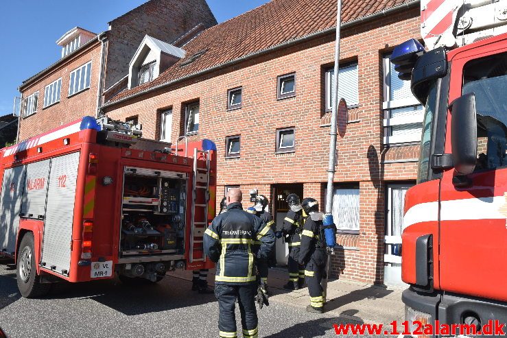 Brand i Etageejendom. Staldgaardsgade 25 i Vejle. 14/06-2019. Kl. 09:01.