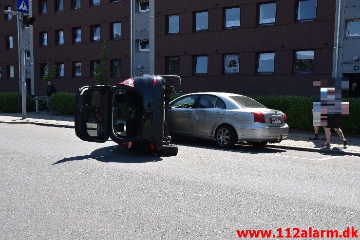 Køreprøven gik helt galt. Skolegade i Vejle. 14/006-2019. Ca. KL. 13:15.