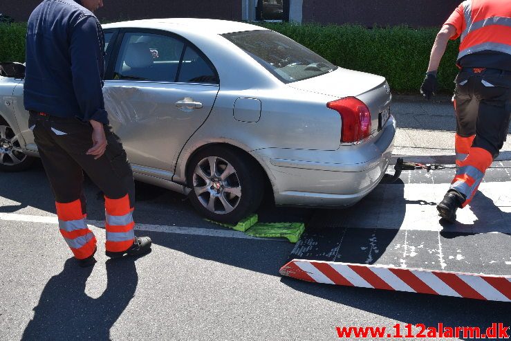 Køreprøven gik helt galt. Skolegade i Vejle. 14/006-2019. Ca. KL. 13:15.